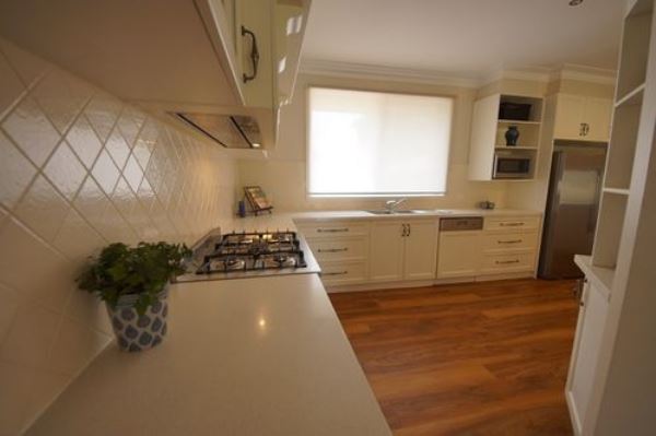  Country Kitchen Renovation - C + C Wilson Builders Nathatlia