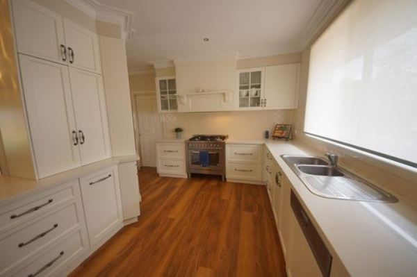  Country Kitchen Renovation - C + C Wilson Builders Nathatlia