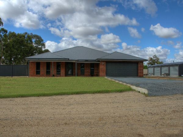 Family Home Exterior - C & C Wilson Builders Nathatlia