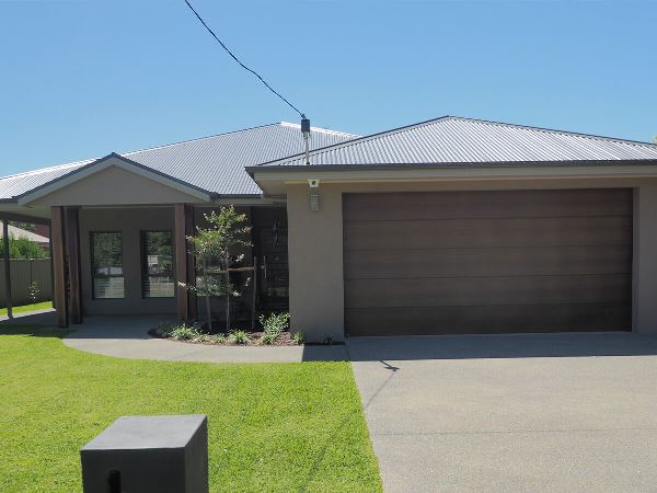 Front Exterior Garage - C & C Wilson Builders Nathatlia