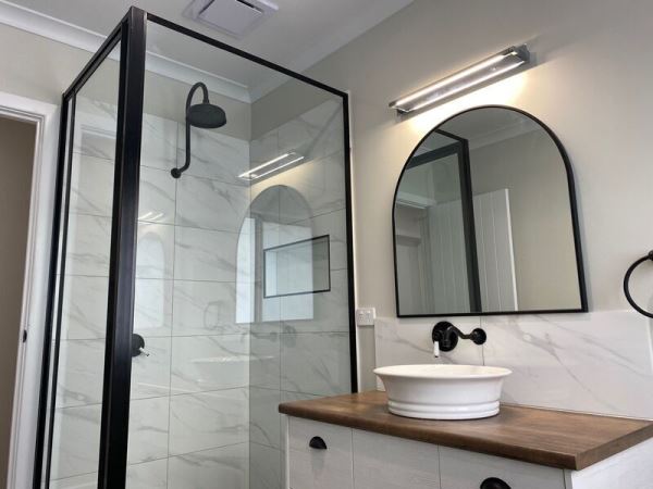 New Home Build - Creekside Bathroom - C + C Wilson Builders Nathatlia