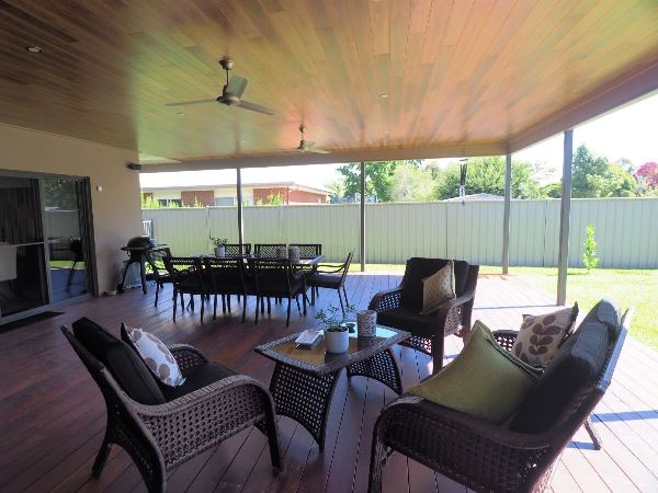 Outdoor entertainment area - C & C Wilson Builders Nathatlia