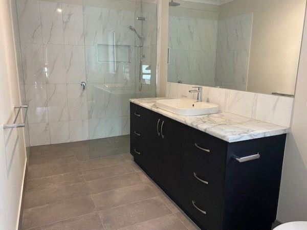 Unit Development Bathroom - C + C Wilson Builders Nathatlia